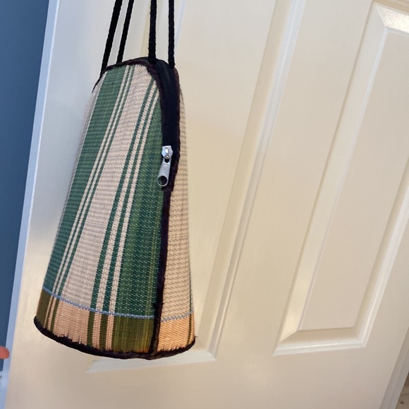 One of a kind rattan clam shell bag - Picture 2 of 11